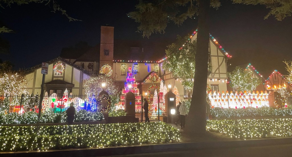 Holidays in the San Fernando Valley:  Lilley Hall in Toluca&nbsp;Lake