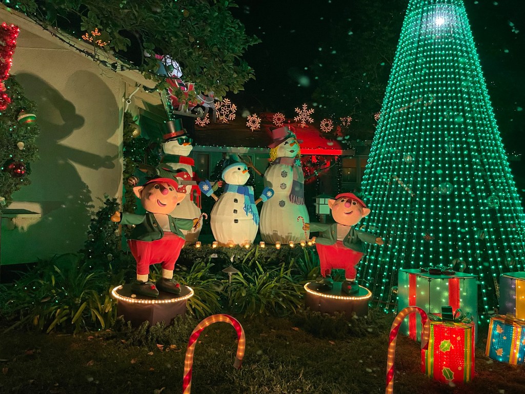 Holidays in the San Fernando Valley:  Lights On Display in Sherman&nbsp;Oaks